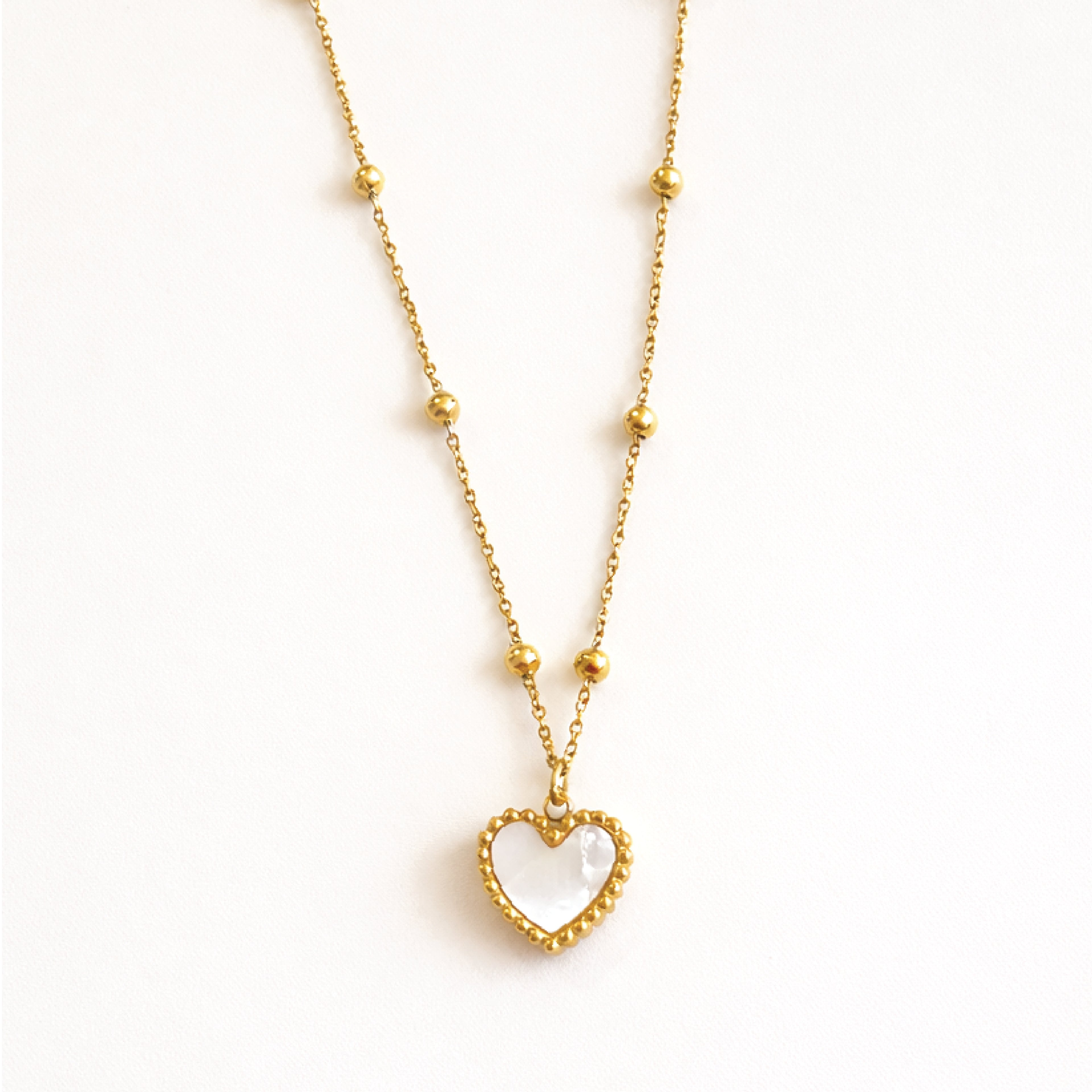 COLLAR CORAZÓN PERLADO
