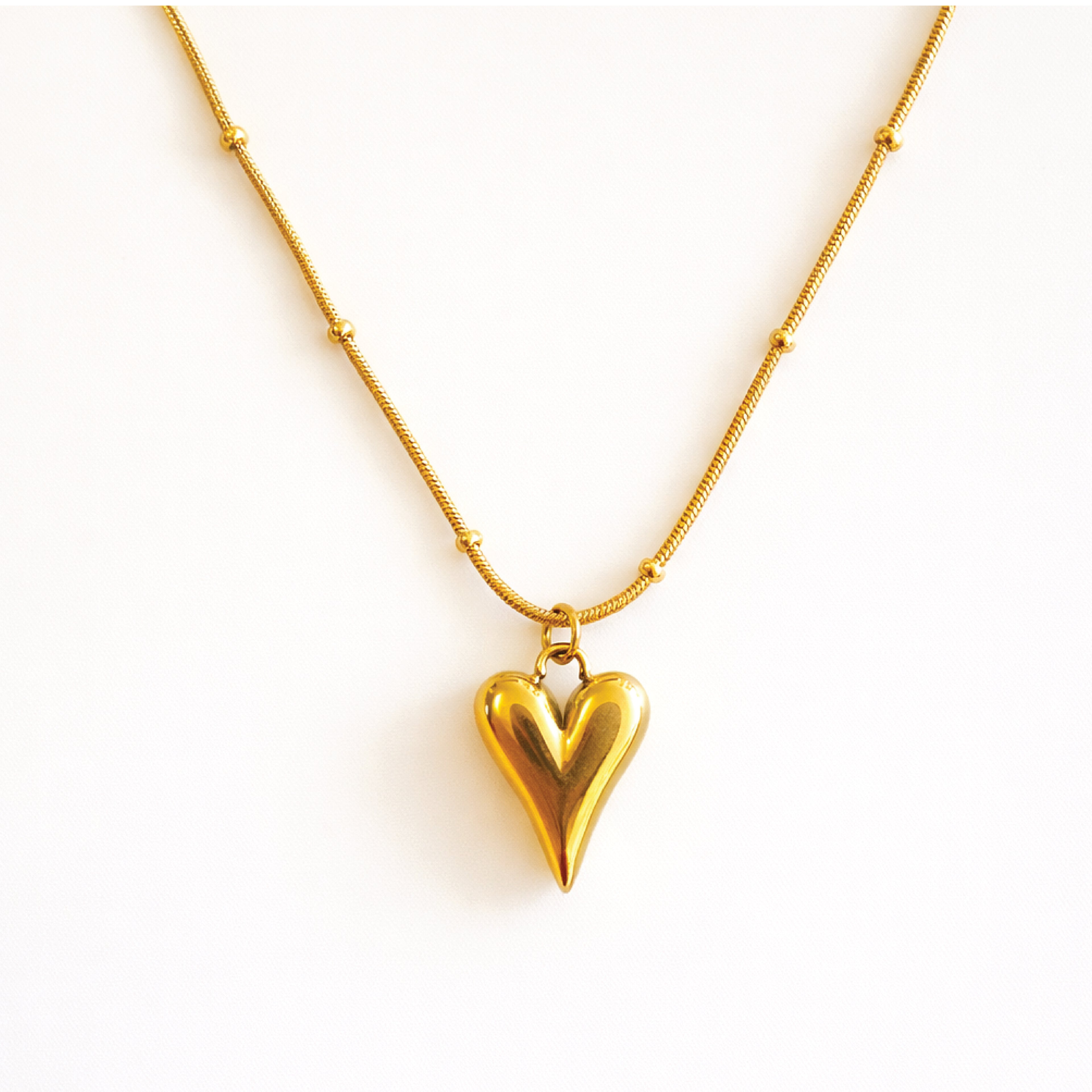 COLLAR CORAZÓN DORADO